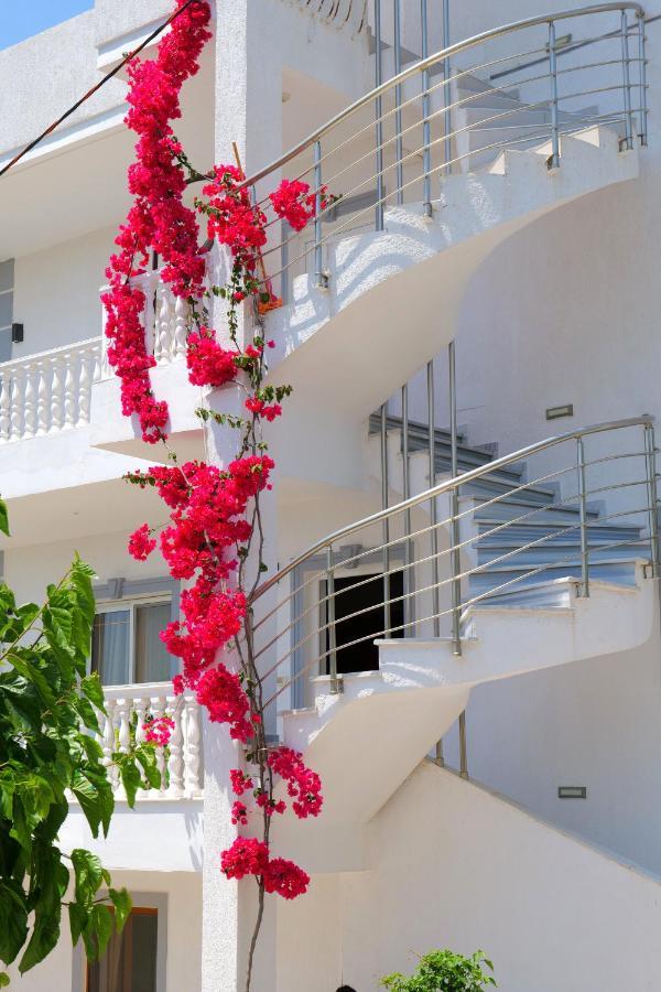 Vila Unique Aparthotel Ksamil Exterior photo
